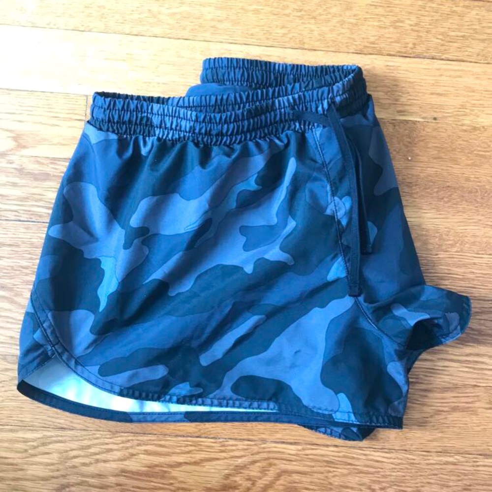 athletic camo shorts